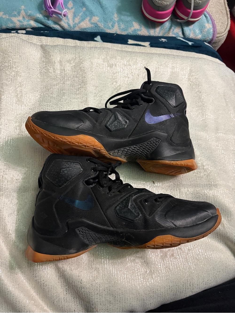 Nike LeBron XIII sneakers size 8